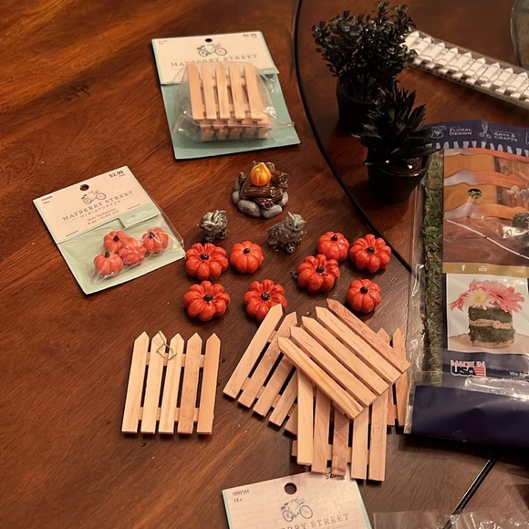 Village craft lot Gnome/fairy/christmas/ fall - Picture 2 of 7